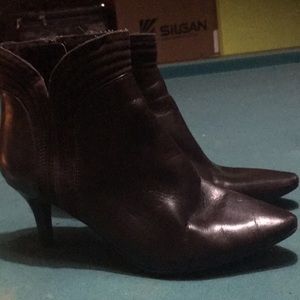 Brown ankle boots, small heel, size 7.5